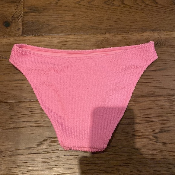 Show me your mumu pink bikini bottoms. Brand new without tag - Picture 2 of 3